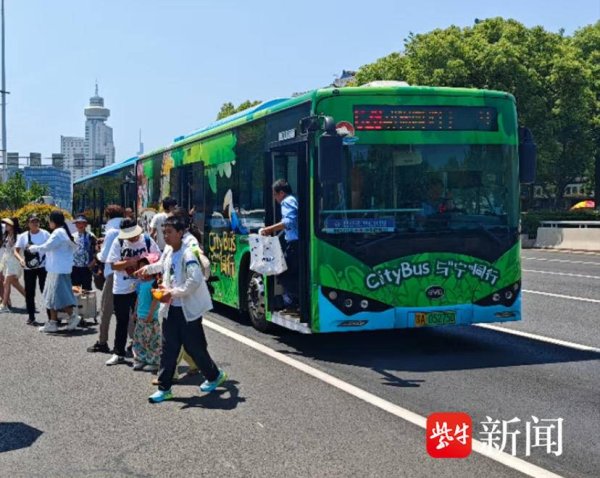 正版炒股软件 景区接驳1天往返65趟获好评，“五一”假期南京交通整体平稳有序